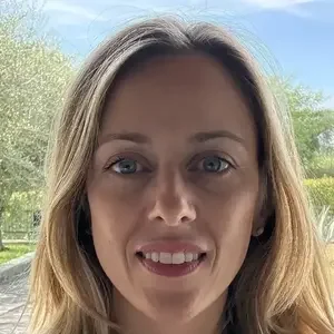 Valentina, cerca un babysitting part-time a Pastrengo 37010